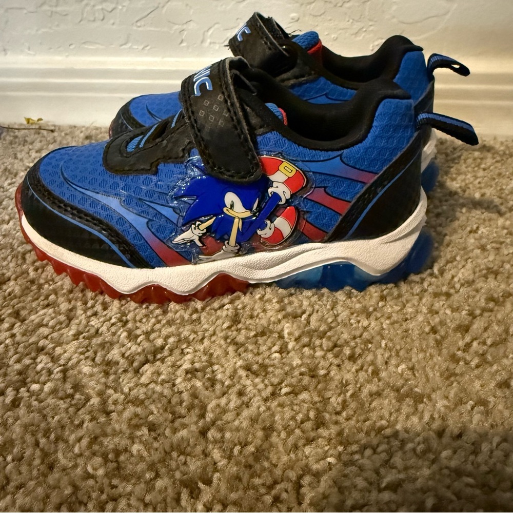 New Sega Sonic the Hedgehog luminous sports shoes for boys blue size 7 (15cms)